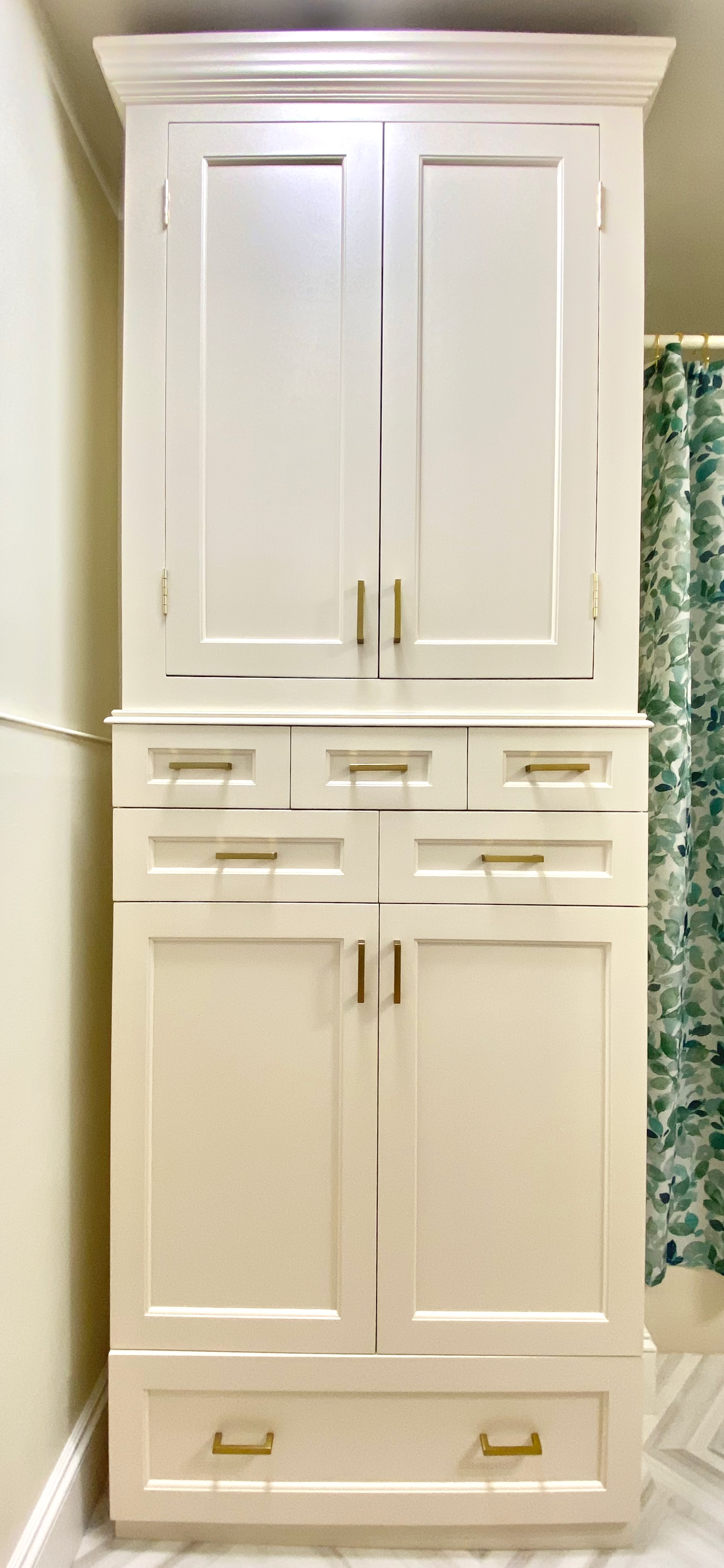 Bathroom Renovation: Built-In Linen Closet – Ellen Kaspern Design
